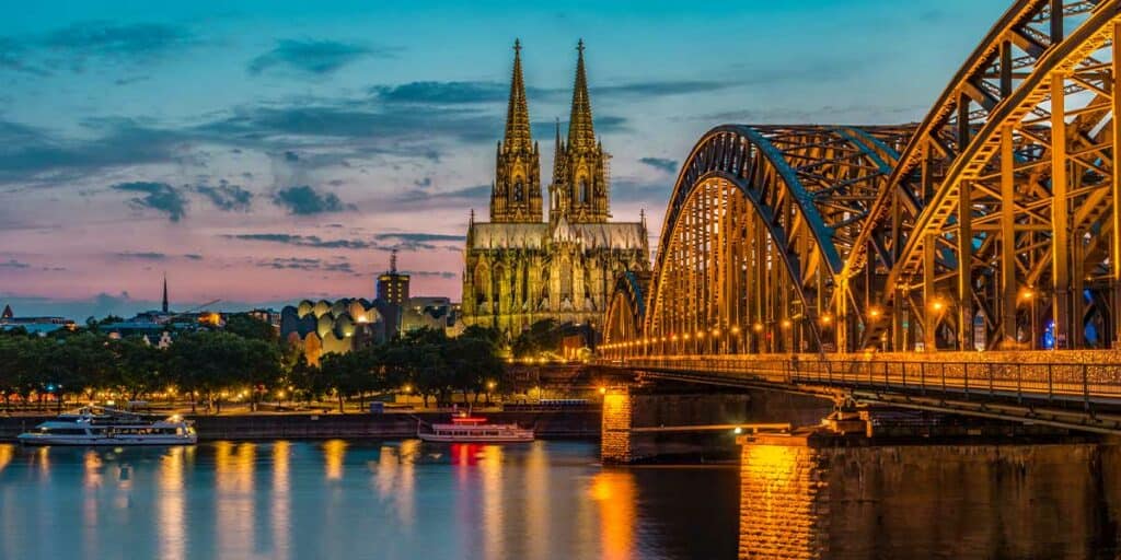 Holy Church and Hohenzollern Bridge in Cologne at sunset, romantic panorama, perfect backdrop for escort service offers in the city de_DE.jpg.